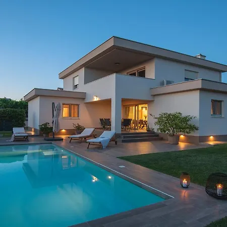 Villa Modern In Pula