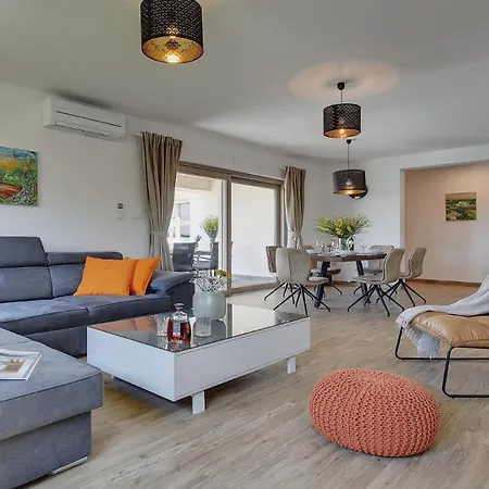 Villa Modern In Pula