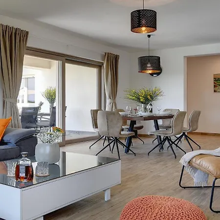 فيلة Modern In *