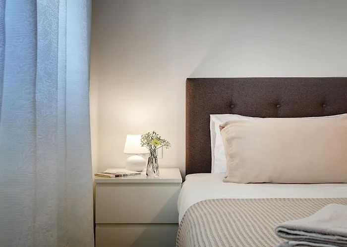 Modern In Πούλα