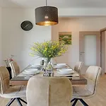 Modern In Пула