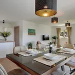 Modern In Пула